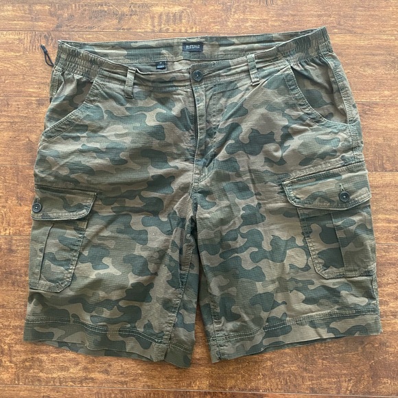 men’s green camo cargo shorts ☆ size: 36m - Picture 2 of 3